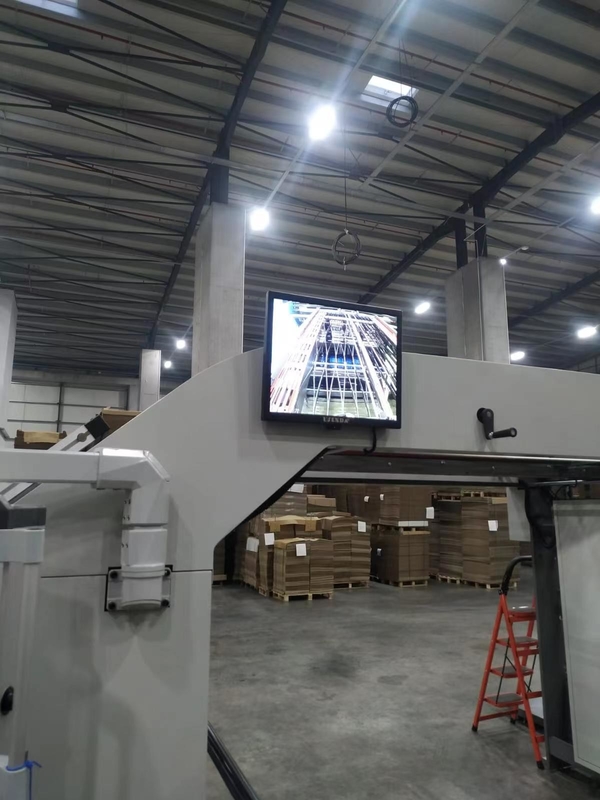 Back Feeder 3-lagige 5-lagige Flute-Laminiermaschine 150 m / min SPS-Steuerung
