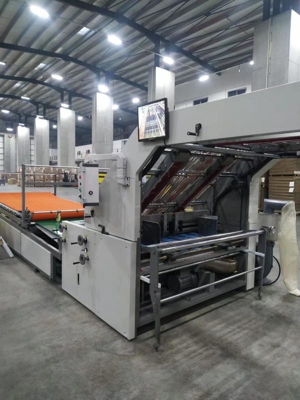 Back Feeder 3-lagige 5-lagige Flute-Laminiermaschine 150 m / min SPS-Steuerung