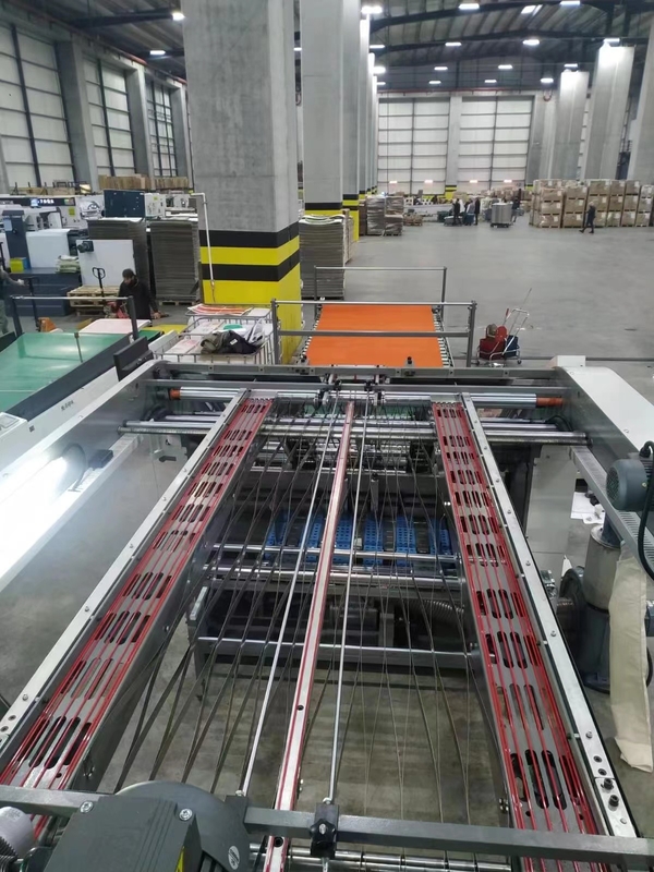 Back Feeder 3-lagige 5-lagige Flute-Laminiermaschine 150 m / min SPS-Steuerung