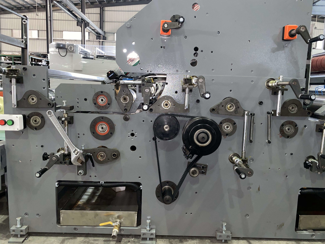 1650 * 1450 mm 5-lagige Flötenlaminator-Wellpappe-Laminiermaschine