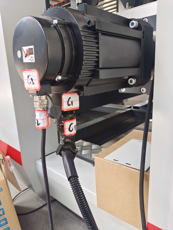 Solute Glue Corrugated Box Folder Gluer 420mm-1900mm Folder Pasting Machine