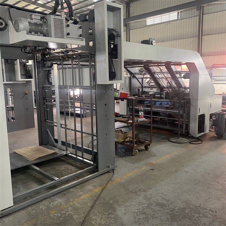 Spitzentechniker Hochgeschwindigkeitsflötenlaminierer Laminationsdicke 1-10 mm Optional Rückwärtsfeeder Leistung