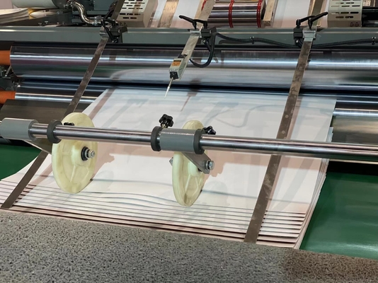 Einfache Operations-Hochgeschwindigkeits- automatische Flöten-Laminiermaschine mit Selbst-Flip Flop Stacker